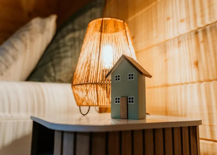 Дом отдыха Romantisch Wellness Boshuisje Met Sauna & Hottub *