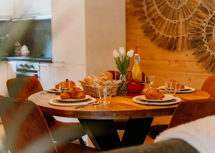 Дом отдыха Romantisch Wellness Boshuisje Met Sauna & Hottub Meijel