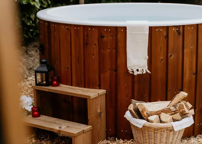 Дом отдыха Romantisch Wellness Boshuisje Met Sauna & Hottub Meijel