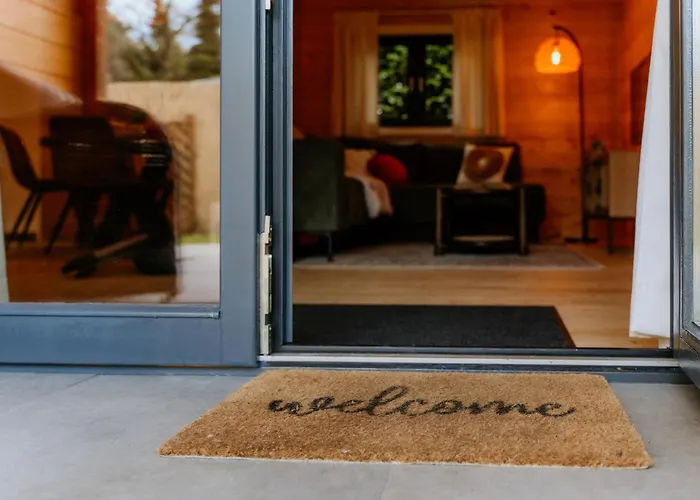 Дом отдыха Romantisch Wellness Boshuisje Met Sauna & Hottub *