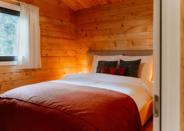 Дом отдыха Romantisch Wellness Boshuisje Met Sauna & Hottub