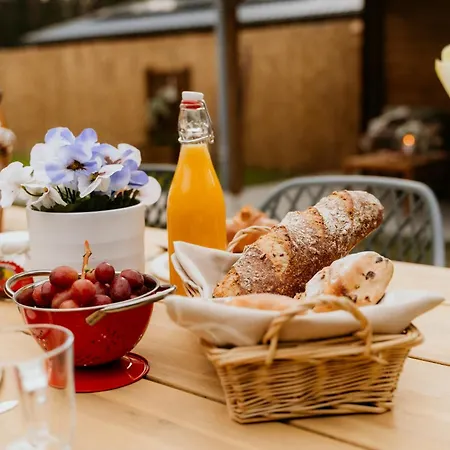 Romantisch Wellness Boshuisje Met Sauna & Hottub Nyaraló